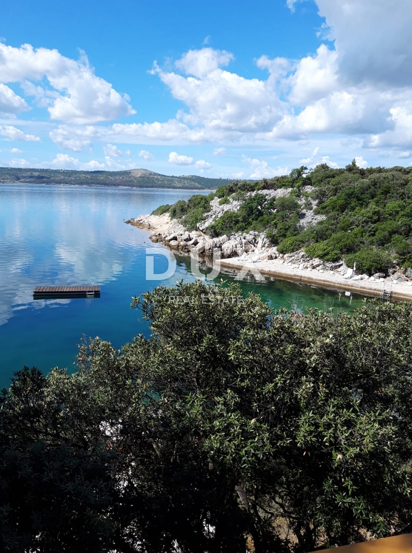 ZADAR, POSEDARJE - Hotel prva vrsta ob morju! - Ekskluzivna lokacija!