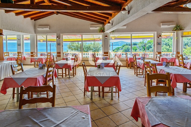 ZADAR, POSEDARJE - Hotel prva vrsta ob morju! - Ekskluzivna lokacija!