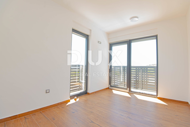 VODICE - vila z bazenom 