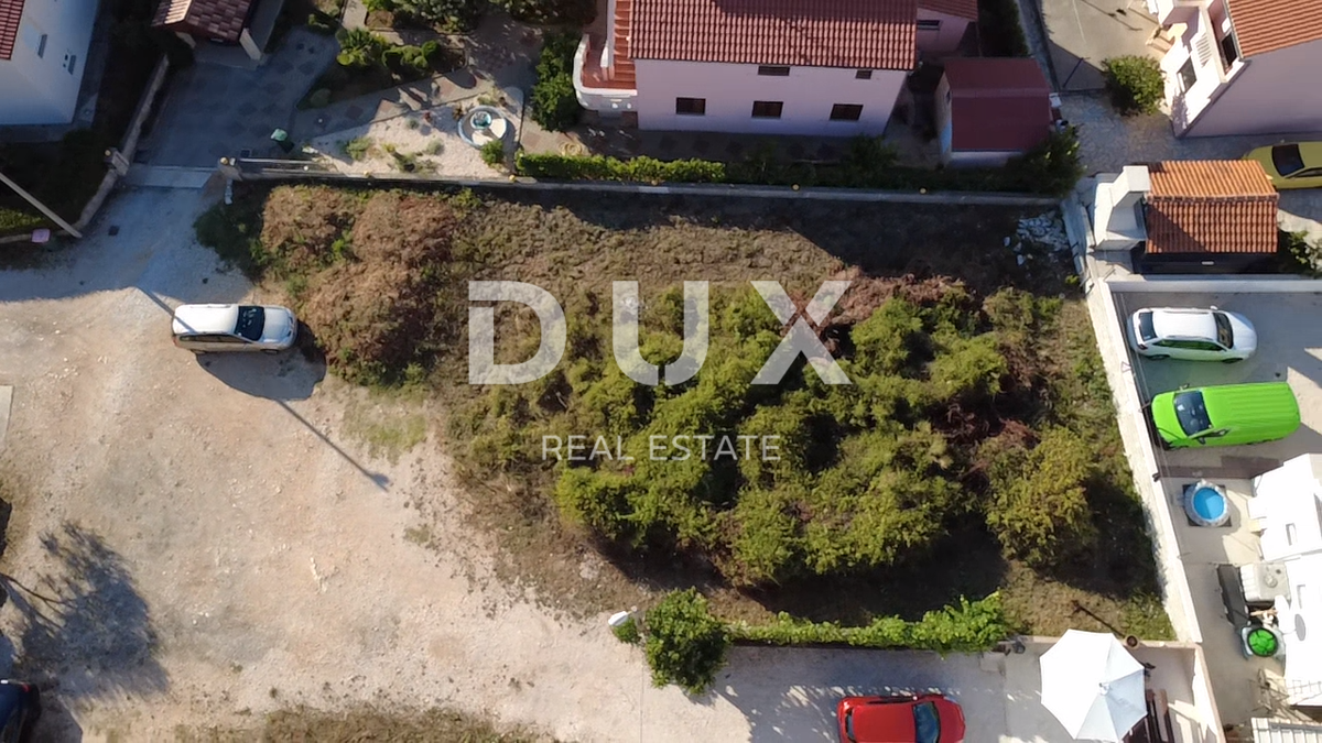 ZADAR, SINJORETOVO - Zazidljivo zemljišče 590m²