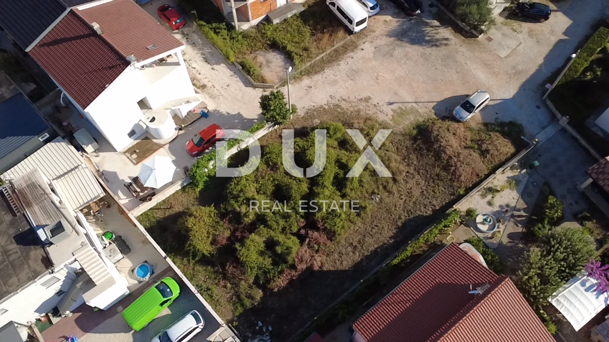 ZADAR, SINJORETOVO - Zazidljivo zemljišče 590m²