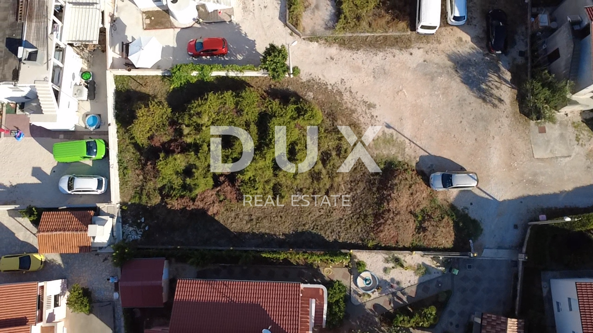 ZADAR, SINJORETOVO - Zazidljivo zemljišče 590m²