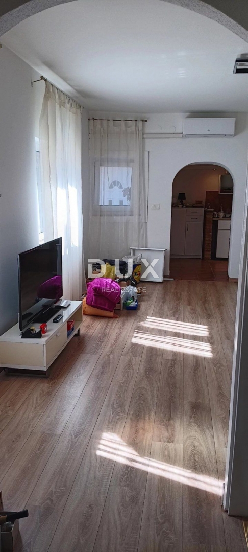 ISTRA, ROVINJ - 2 apartmaja in studio v središču Rovinja s terasami in vrtom!
