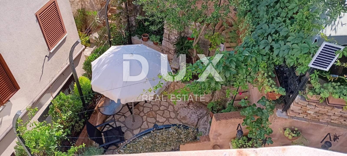 ISTRA, ROVINJ - 2 apartmaja in studio v središču Rovinja s terasami in vrtom!