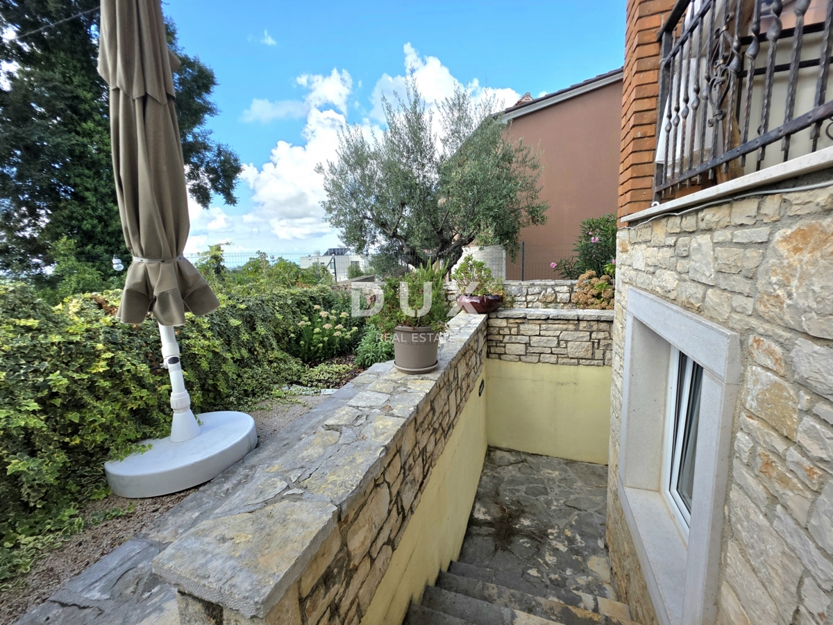 ISTRA, KAŠTELIR - Zasebna vila na mirni lokaciji s panoramskim pogledom na morje