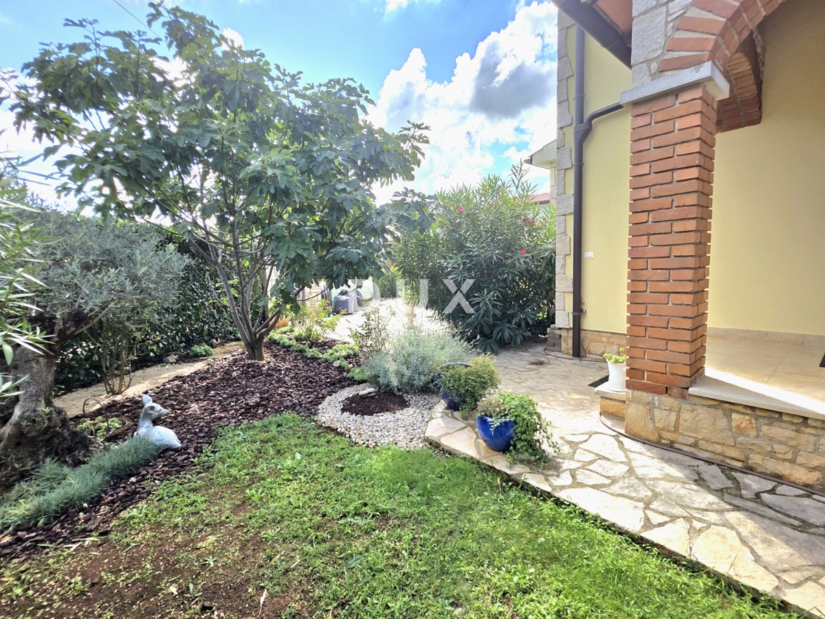 ISTRA, KAŠTELIR - Zasebna vila na mirni lokaciji s panoramskim pogledom na morje