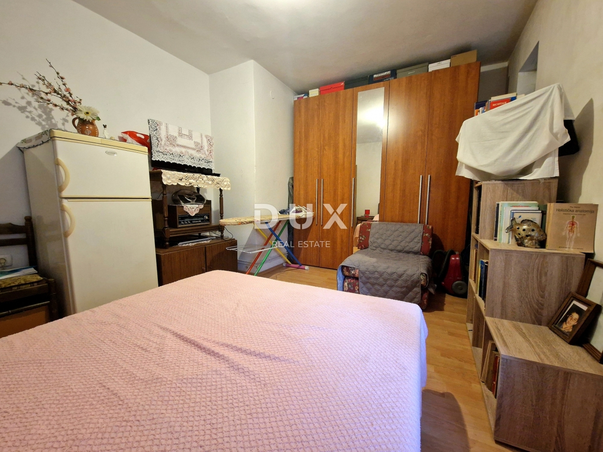 VIŠKOVO, MARINIĆI - 3s+dnevna soba z vrtom 290m2