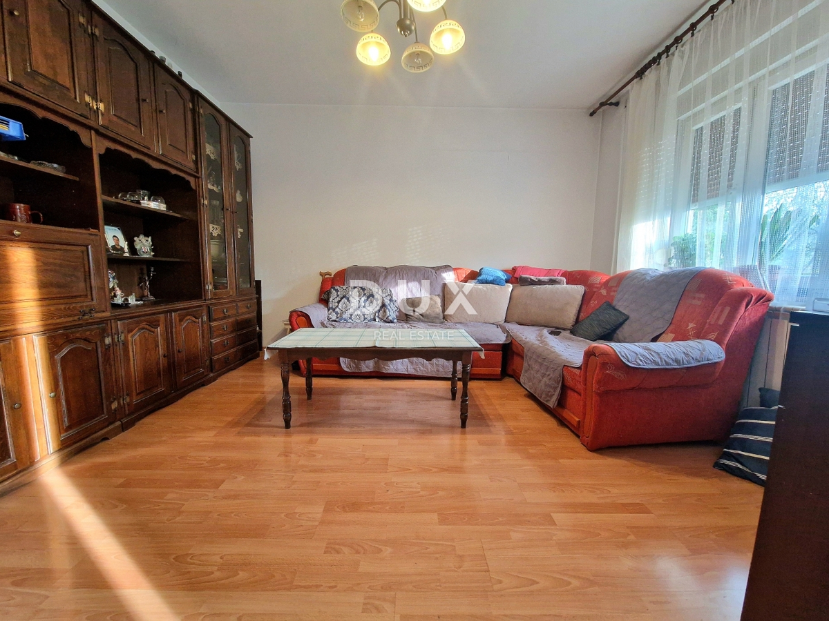 VIŠKOVO, MARINIĆI - 3s+dnevna soba z vrtom 290m2