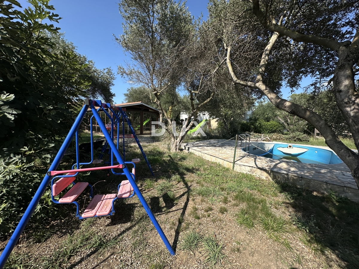 ZADAR, MURVICA – Konoba z bazenom in vrtom!
