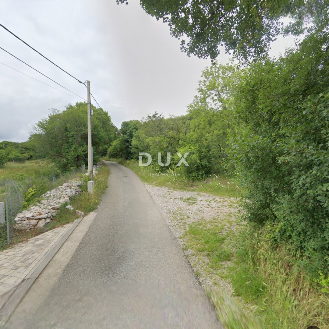 RIJEKA, GROBNIK - zazidljivo zemljišče 801m2 za družinsko hišo/stanovanja/za najem ali počitniške hiše z bazenom