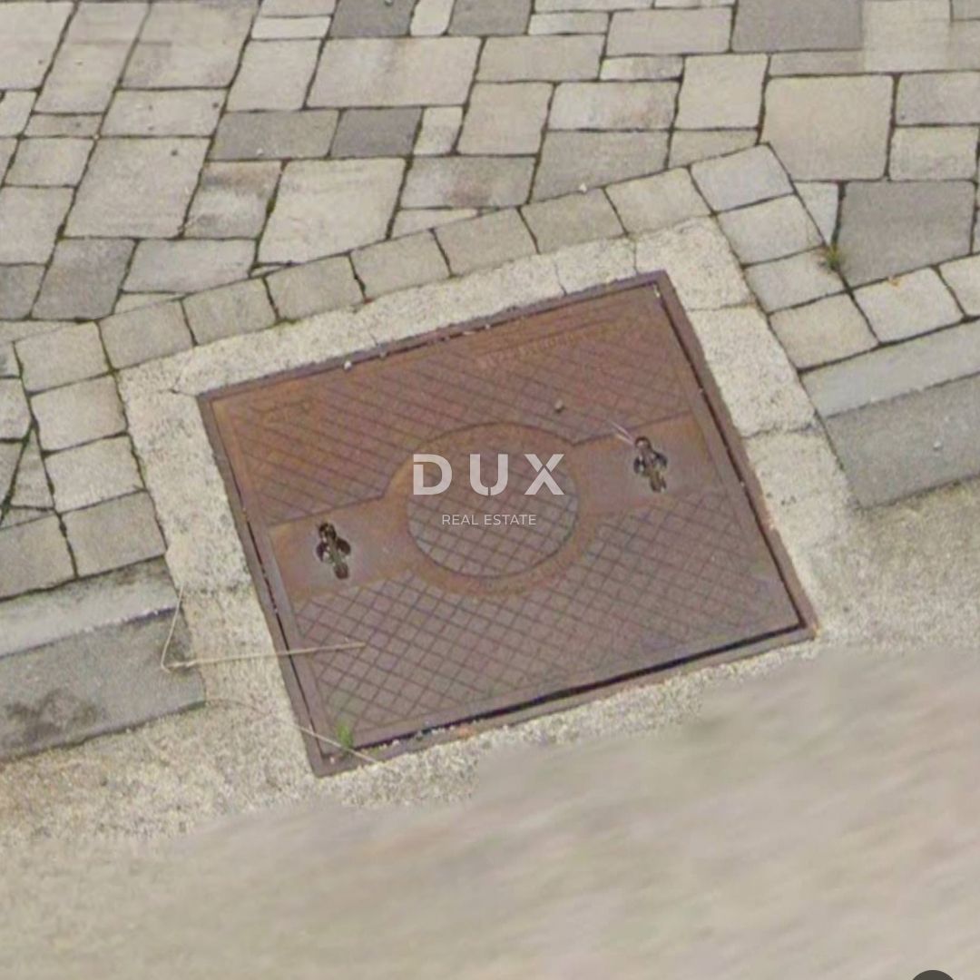 RIJEKA, GROBNIK - zazidljivo zemljišče 801m2 za družinsko hišo/stanovanja/za najem ali počitniške hiše z bazenom