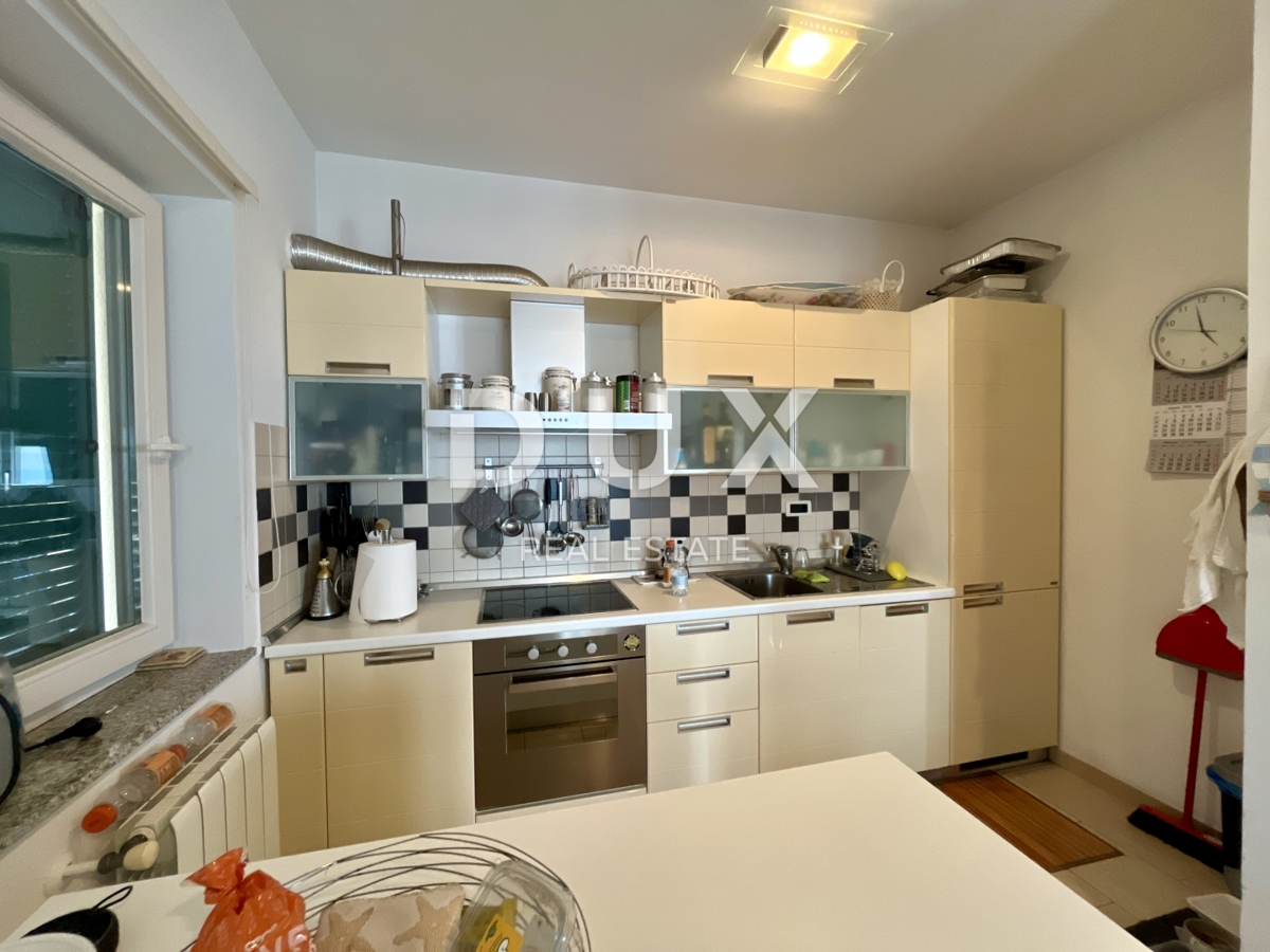 OPATIJA, IČIĆI - Intimna oaza s prostorno teraso 300 metrov od plaže s pogledom na morje