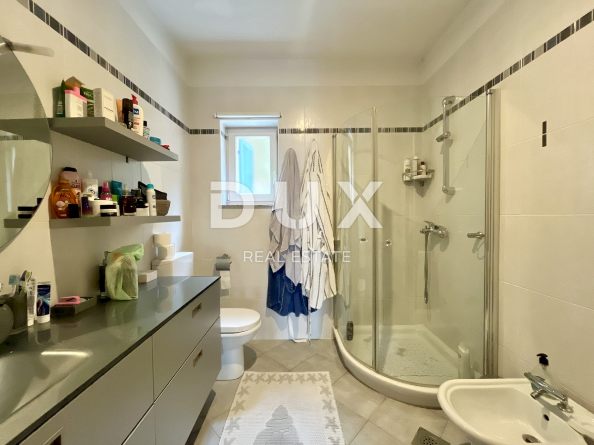 OPATIJA, IČIĆI - Intimna oaza s prostorno teraso 300 metrov od plaže s pogledom na morje