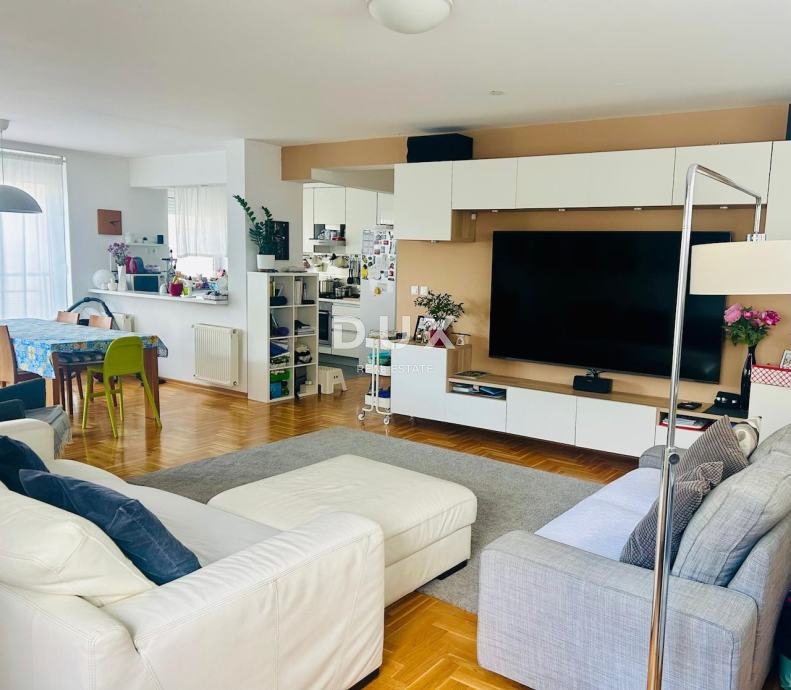 ZAGREB, MIKULIĆI - Prostorno štirisobno stanovanje z garažo in dvema parkirnima mestoma v prvem nadstropju