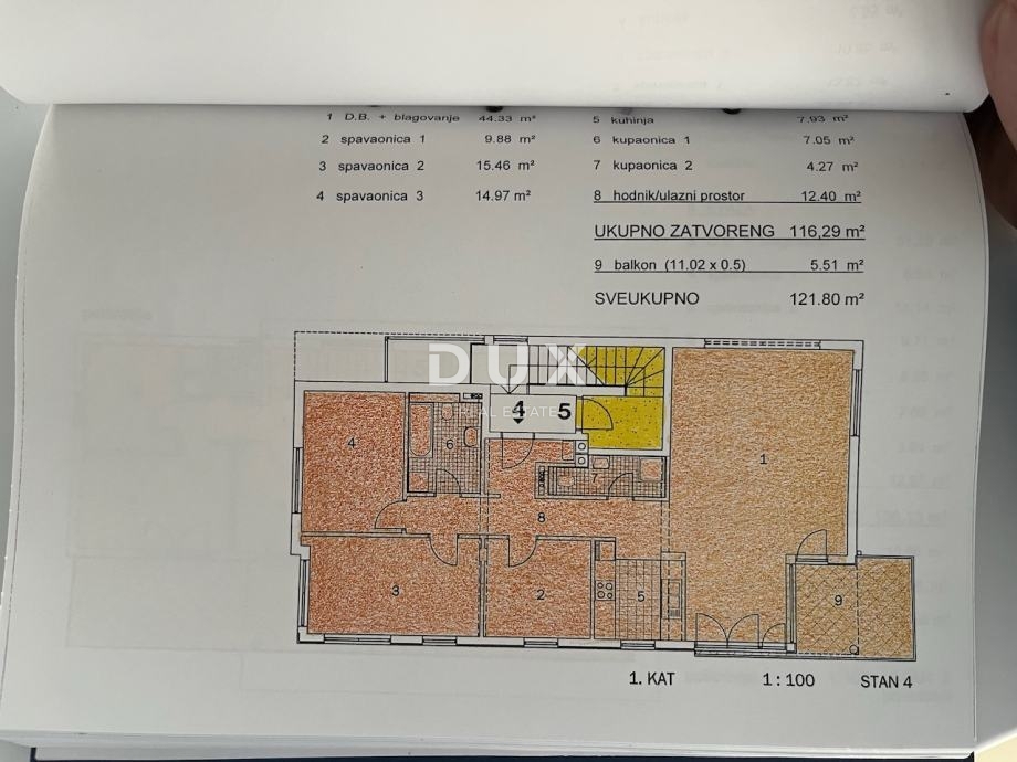 ZAGREB, MIKULIĆI - Prostorno štirisobno stanovanje z garažo in dvema parkirnima mestoma v prvem nadstropju