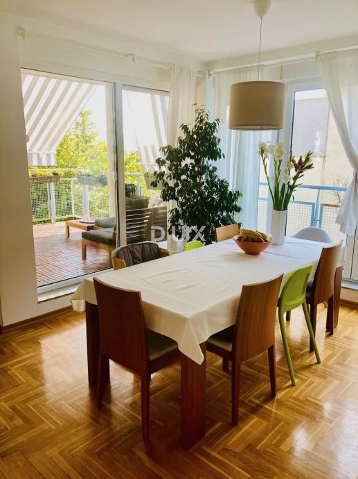 ZAGREB, MIKULIĆI - Prostorno štirisobno stanovanje z garažo in dvema parkirnima mestoma v prvem nadstropju