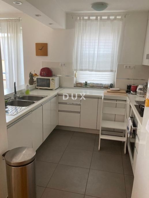 ZAGREB, MIKULIĆI - Prostorno štirisobno stanovanje z garažo in dvema parkirnima mestoma v prvem nadstropju