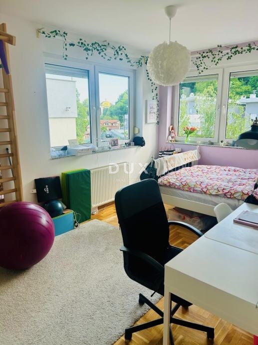 ZAGREB, MIKULIĆI - Prostorno štirisobno stanovanje z garažo in dvema parkirnima mestoma v prvem nadstropju