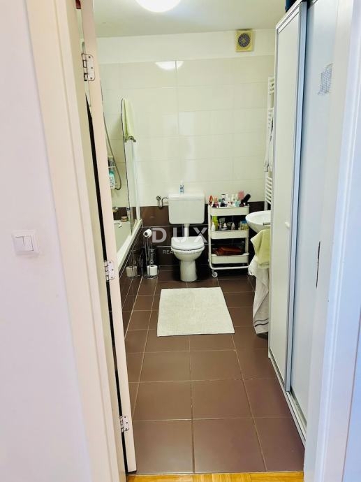 ZAGREB, MIKULIĆI - Prostorno štirisobno stanovanje z garažo in dvema parkirnima mestoma v prvem nadstropju