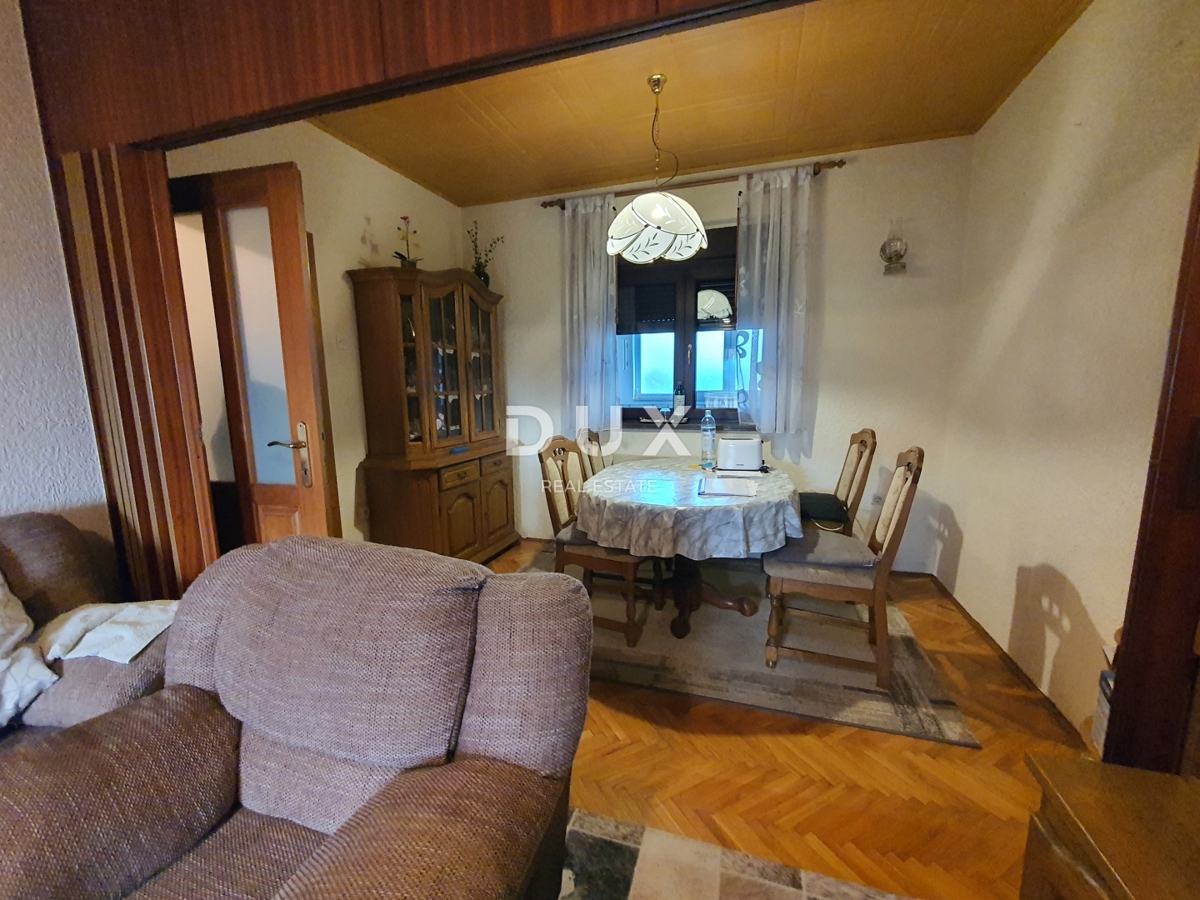 KASTAV, ĆIKOVIĆI - hiša s pogledom na morje in odličnim bivalnim potencialom