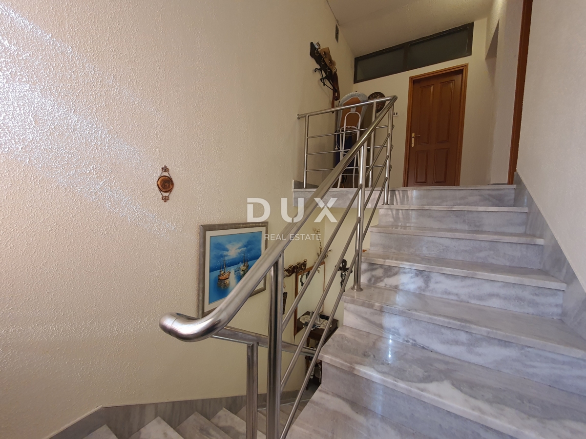 KASTAV, ĆIKOVIĆI - hiša s pogledom na morje in odličnim bivalnim potencialom