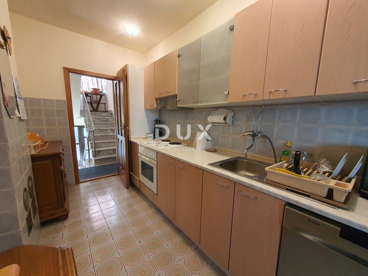 KASTAV, ĆIKOVIĆI - hiša s pogledom na morje in odličnim bivalnim potencialom