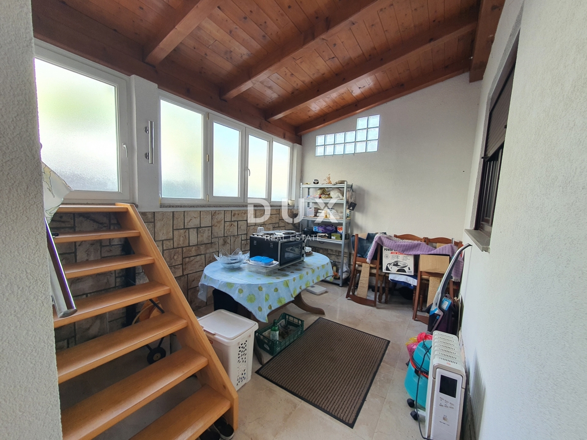 KASTAV, ĆIKOVIĆI - hiša s pogledom na morje in odličnim bivalnim potencialom