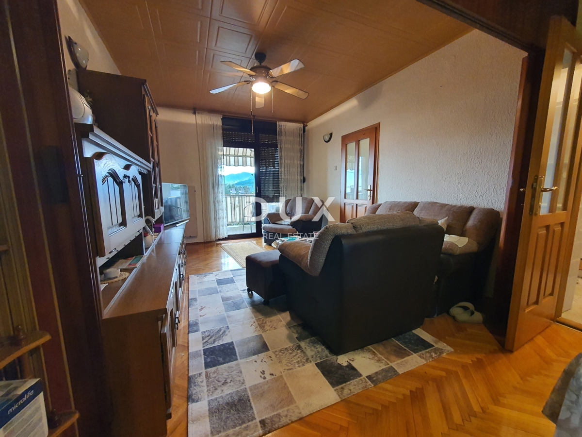 KASTAV, ĆIKOVIĆI - hiša s pogledom na morje in odličnim bivalnim potencialom