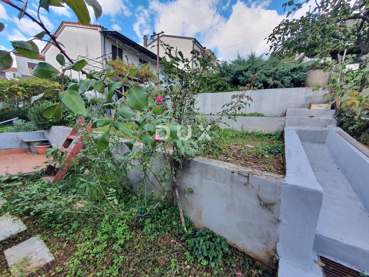 KASTAV, ĆIKOVIĆI - hiša s pogledom na morje in odličnim bivalnim potencialom