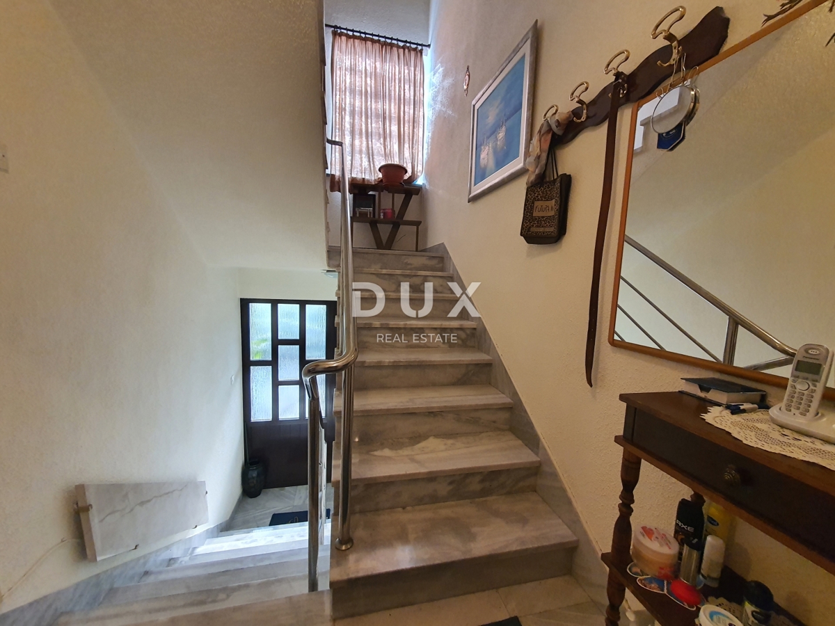 KASTAV, ĆIKOVIĆI - hiša s pogledom na morje in odličnim bivalnim potencialom