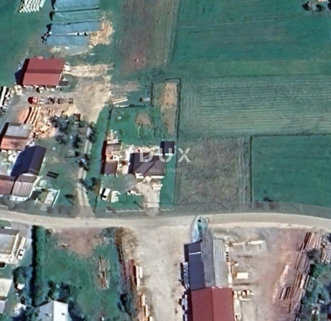 LIKA, OTOČAC, PROZOR - zazidljivo zemljišče 1120m2 v bližini reke Gacke za gradnjo stanovanjskih blokov - stanovanja / družinske hiše / hiše za najem z bazenom 