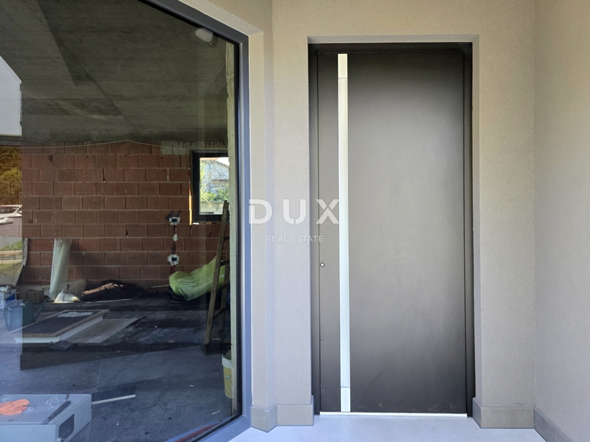 ISTRA, BARBAN - Moderna polpritlična hiša z bazenom