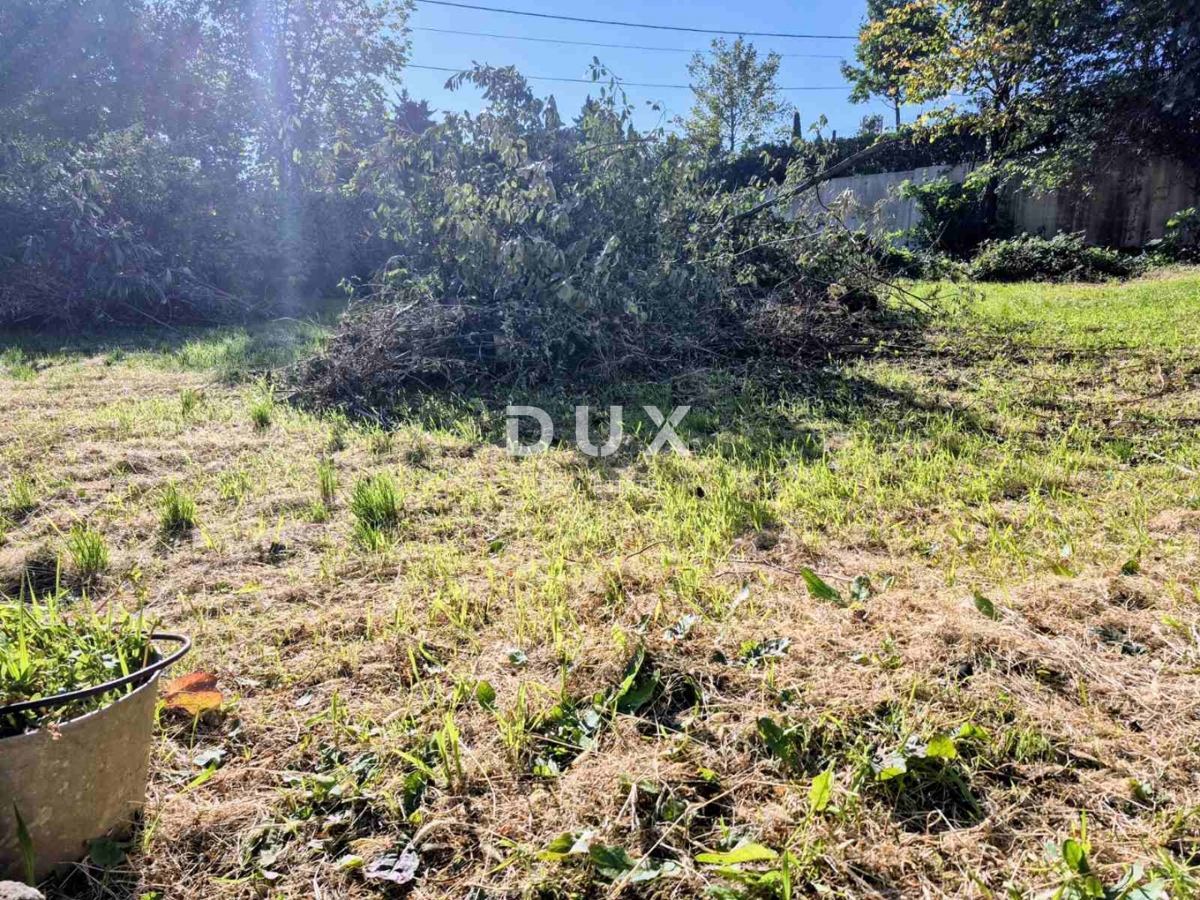 RIJEKA, TRSAT- zazidljivo zemljišče 880 m2 v središču Trsata