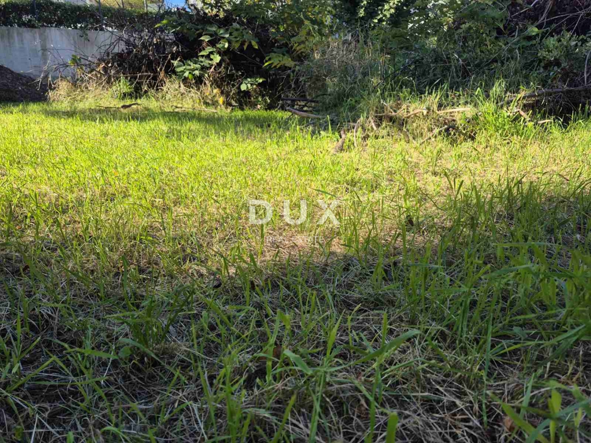 RIJEKA, TRSAT- zazidljivo zemljišče 880 m2 v središču Trsata