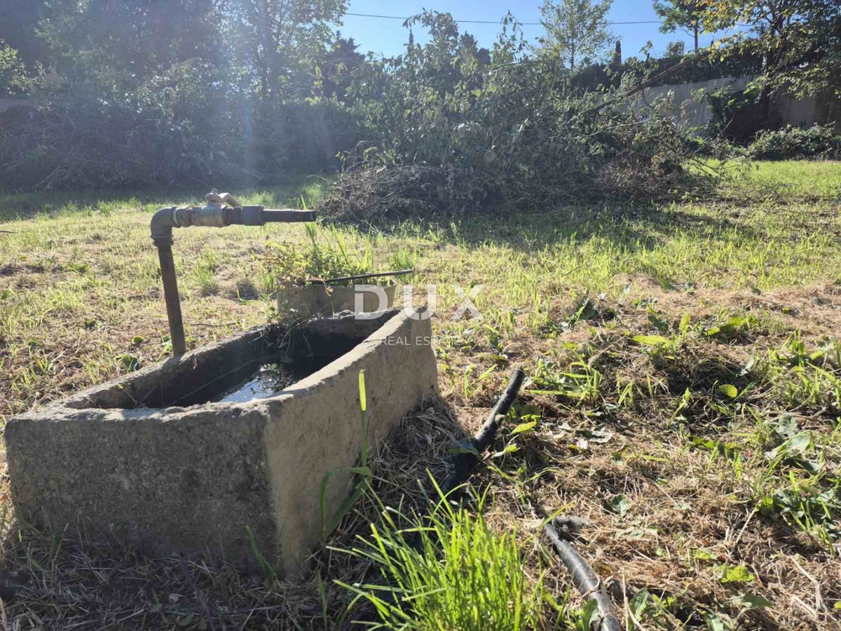 RIJEKA, TRSAT- zazidljivo zemljišče 880 m2 v središču Trsata