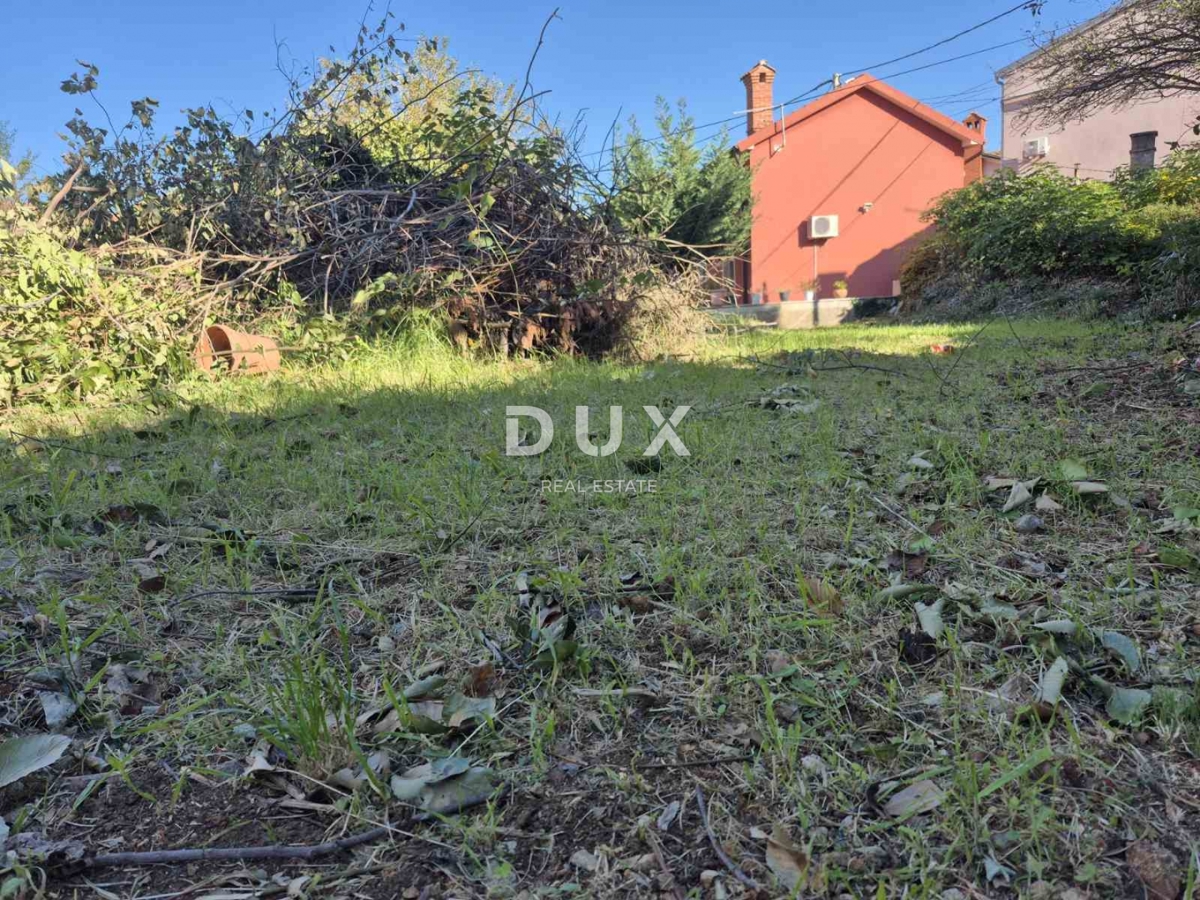 RIJEKA, TRSAT- zazidljivo zemljišče 880 m2 v središču Trsata