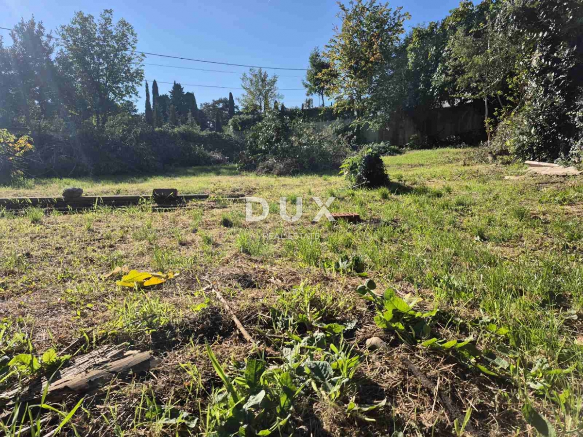 RIJEKA, TRSAT- zazidljivo zemljišče 880 m2 v središču Trsata