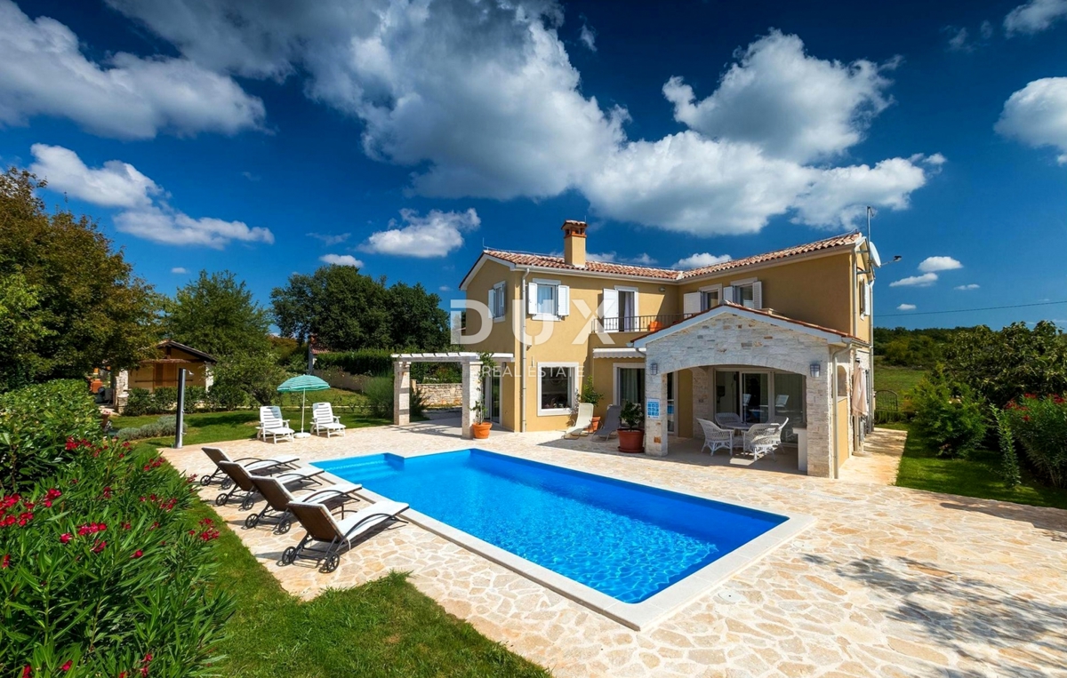 ISTRA, SVETI LOVREČ - Udobna hiša z bazenom