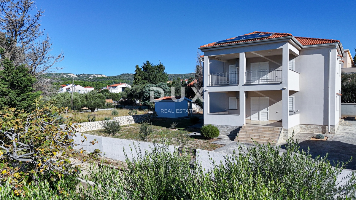 OTOK RAB, BARBAT - Hiša na odlični lokaciji 100 m od morja