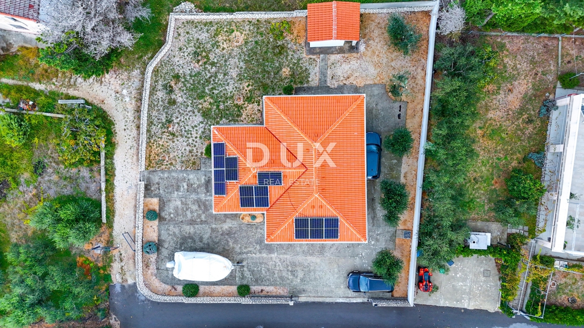 OTOK RAB, BARBAT - Hiša na odlični lokaciji 100 m od morja