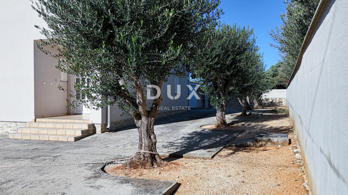 OTOK RAB, BARBAT - Hiša na odlični lokaciji 100 m od morja