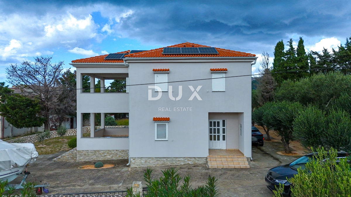 OTOK RAB, BARBAT - Hiša na odlični lokaciji 100 m od morja