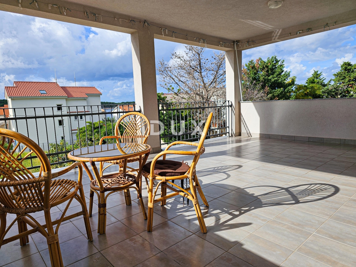 OTOK RAB, BARBAT - Hiša na odlični lokaciji 100 m od morja