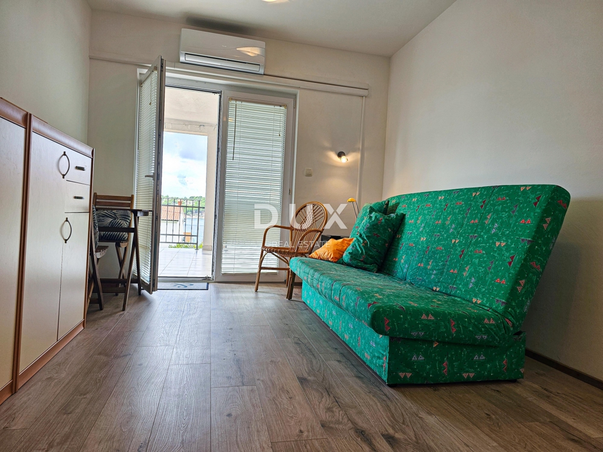 OTOK RAB, BARBAT - Hiša na odlični lokaciji 100 m od morja