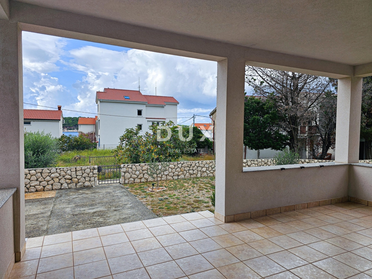 OTOK RAB, BARBAT - Hiša na odlični lokaciji 100 m od morja