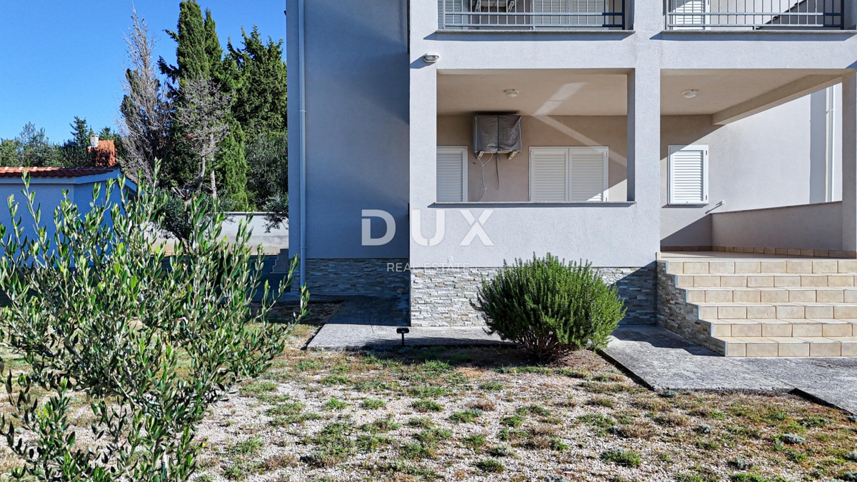 OTOK RAB, BARBAT - Hiša na odlični lokaciji 100 m od morja