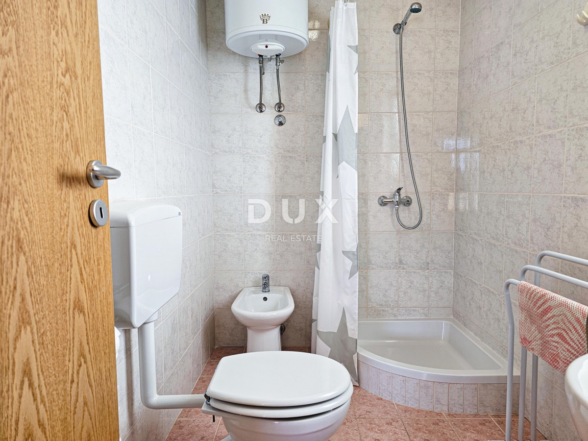 OTOK RAB, BARBAT - Hiša na odlični lokaciji 100 m od morja