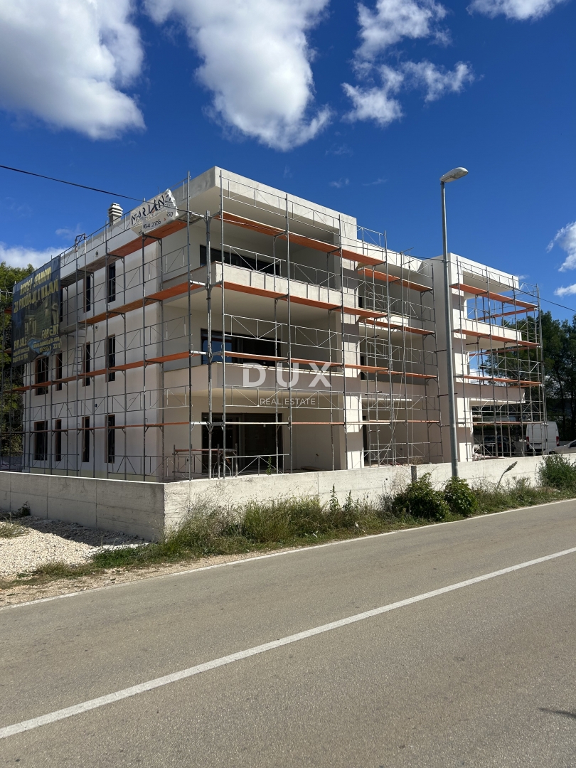 ŠIBENIK, SRIMA - Moderno trisobno stanovanje v novogradnji, 300 m od peščene plaže