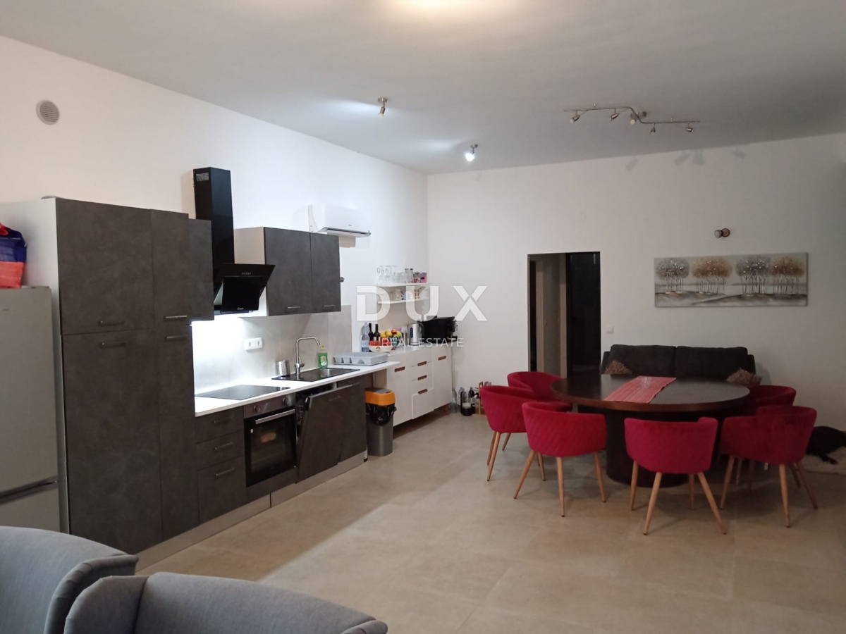 ISTRA, VALTURA - Apartmajska hiša