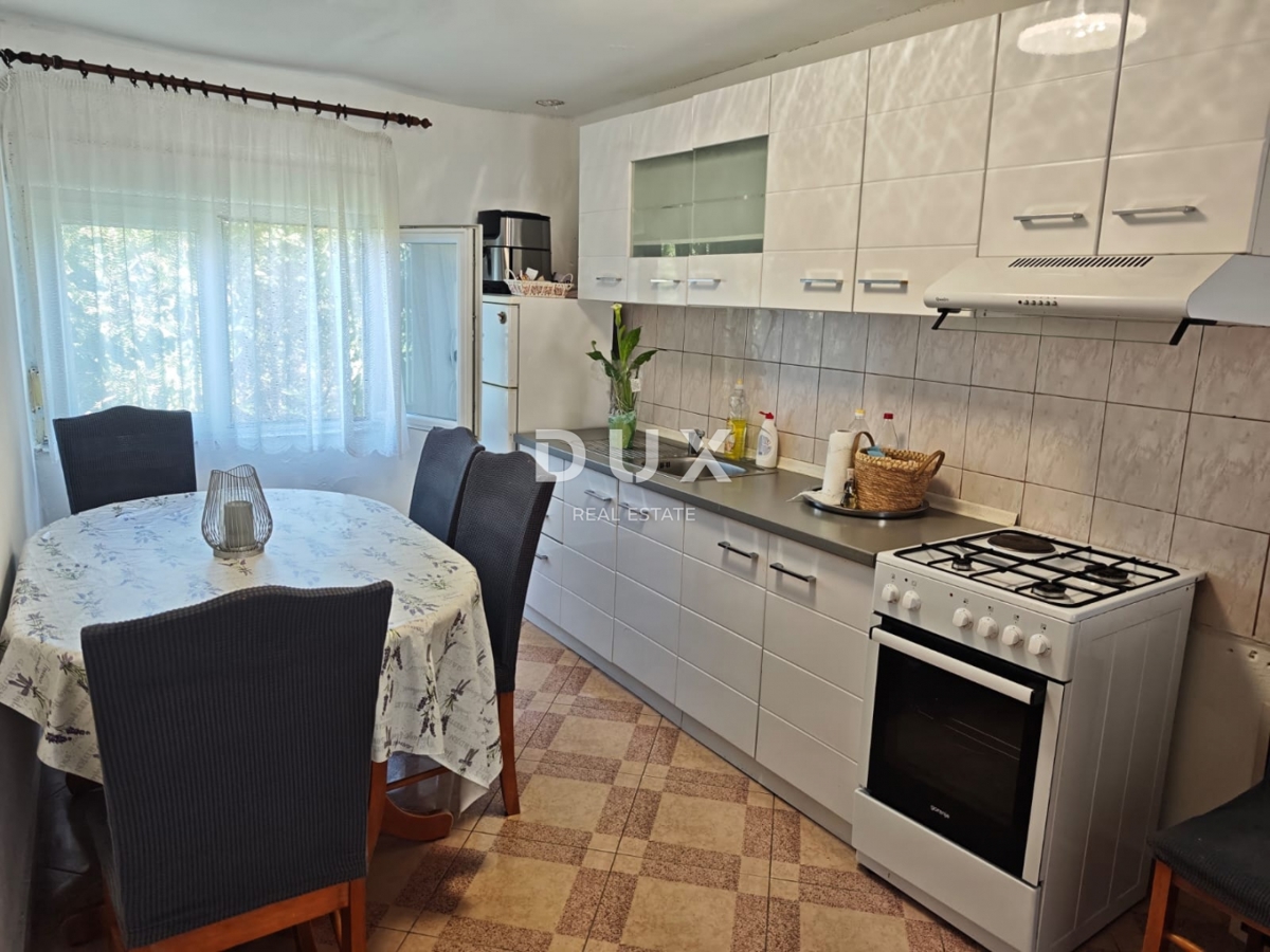 ZADAR, LJUBAC - PRILOŽNOST! Dvonadstropna hiša z dvoriščem!